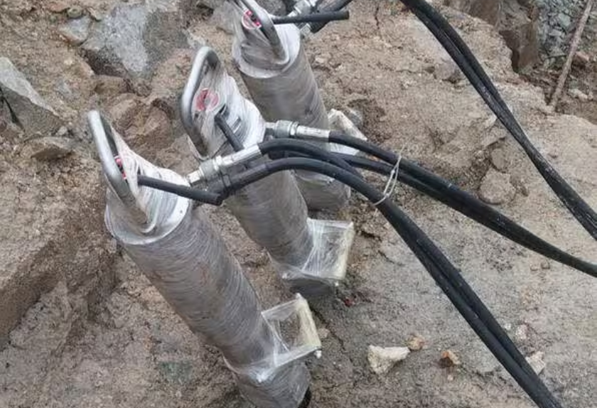 Rock Splitters On Rent JCB